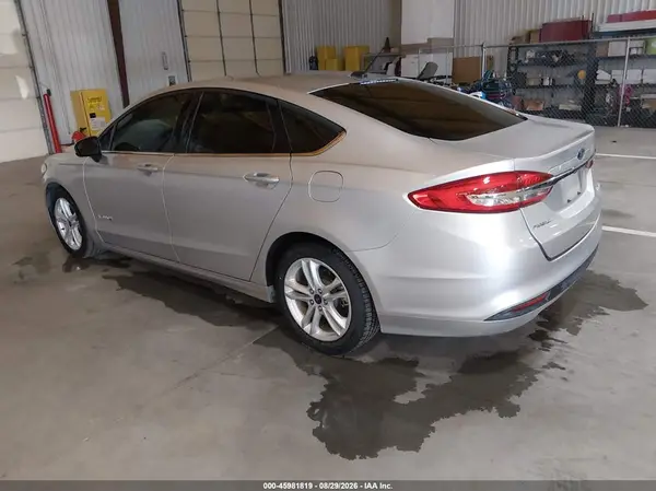 3FA6P0UU9JR235913 — 2018 Ford Fusion, фото 3 с аукциона IAAI 07.10.2026, Естественный износ