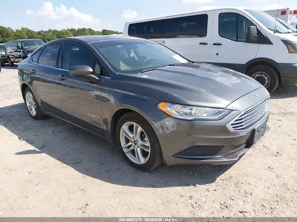 3FA6P0UU2JR282037 — 2018 Ford Fusion, Естественный износ (Normal Wear & Tear), фото до ремонта