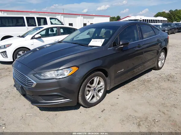 3FA6P0UU2JR282037 — 2018 Ford Fusion, фото 2 с аукциона IAAI 06.10.2026, Естественный износ