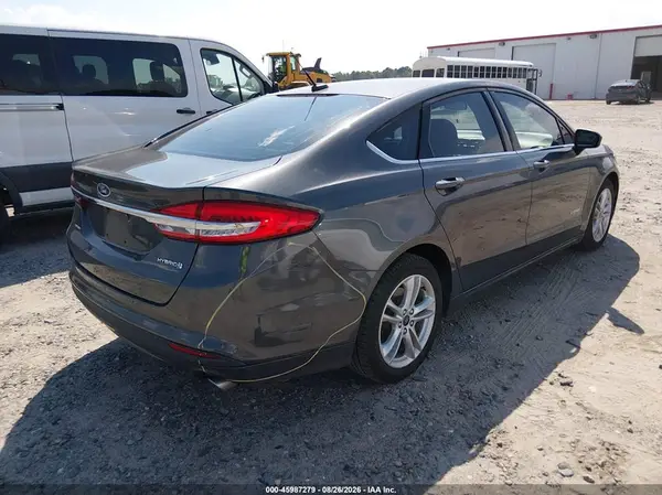3FA6P0UU2JR282037 — 2018 Ford Fusion, фото 4 с аукциона IAAI 06.10.2026, Естественный износ
