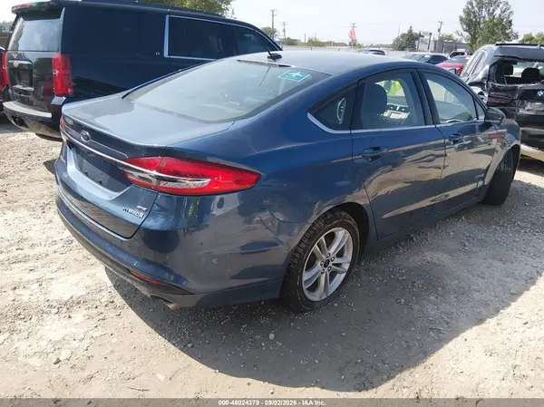 3FA6P0LU7JR268975 — 2018 Ford Fusion, фото 4 с аукциона IAAI 13.10.2026, Естественный износ