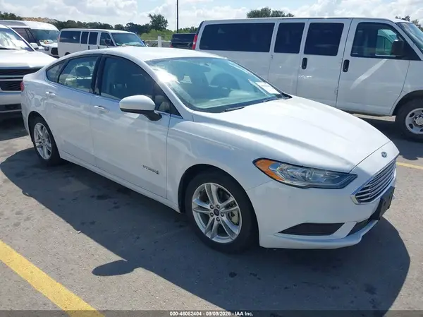 3FA6P0UU9JR100415 — 2018 Ford Fusion, Град (Hail), фото до ремонта