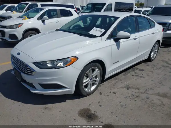 3FA6P0UU9JR100415 — 2018 Ford Fusion, фото 2 с аукциона IAAI 07.10.2026, Град