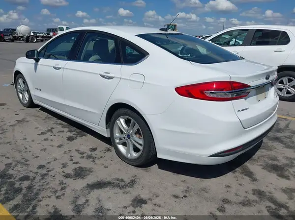 3FA6P0UU9JR100415 — 2018 Ford Fusion, фото 3 с аукциона IAAI 07.10.2026, Град