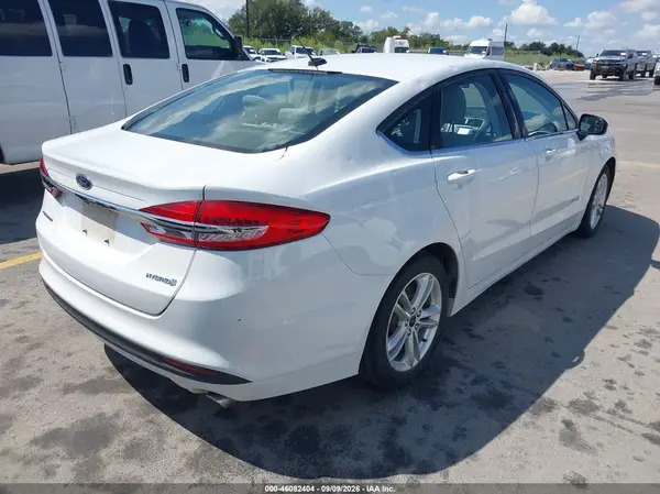 3FA6P0UU9JR100415 — 2018 Ford Fusion, фото 4 с аукциона IAAI 07.10.2026, Град