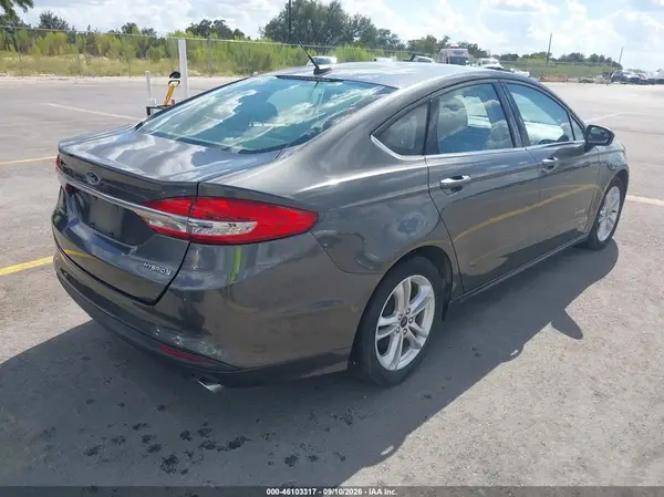 3FA6P0UU3JR254456 — 2018 Ford Fusion, фото 4 с аукциона IAAI 07.10.2026, Естественный износ