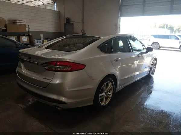 3FA6P0UU8JR279059 — 2018 Ford Fusion, фото 4 с аукциона IAAI 07.10.2026, Естественный износ