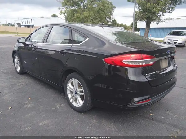 3FA6P0UU0JR273725 — 2018 Ford Fusion, фото 3 с аукциона IAAI 05.10.2026, Естественный износ