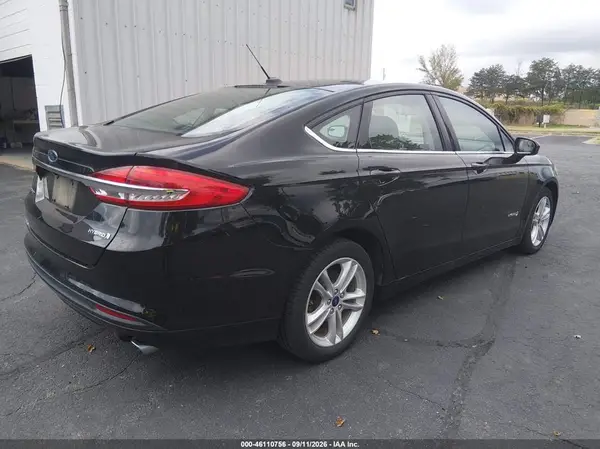 3FA6P0UU0JR273725 — 2018 Ford Fusion, фото 4 с аукциона IAAI 05.10.2026, Естественный износ