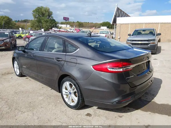 3FA6P0UU9JR273691 — 2018 Ford Fusion, фото 3 с аукциона IAAI 07.10.2026, Естественный износ