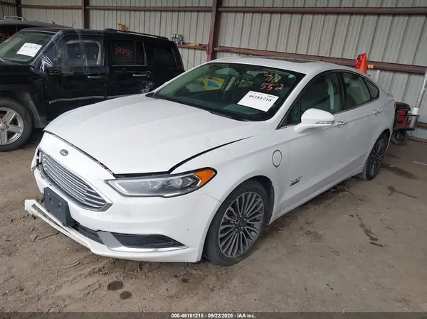 3FA6P0PU4JR287073 — 2018 Ford Fusion, фото 2 с аукциона IAAI, Передняя часть справа