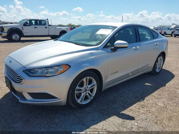 3FA6P0UU6JR235786 — 2018 Ford Fusion, фото 2 с аукциона IAAI 07.10.2026, Естественный износ