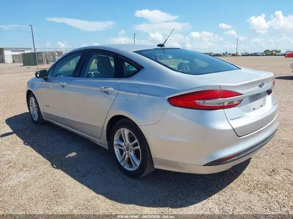 3FA6P0UU6JR235786 — 2018 Ford Fusion, фото 3 с аукциона IAAI 07.10.2026, Естественный износ