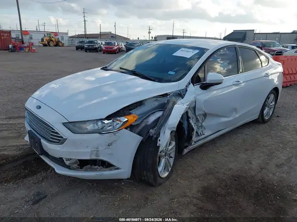 3FA6P0HD4JR186212 — 2018 Ford Fusion, фото 2 с аукциона IAAI 14.10.2026, Передняя часть слева