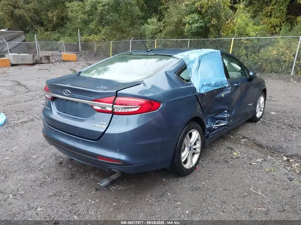 3FA6P0LU5JR119643 — 2018 Ford Fusion, фото 4 с аукциона IAAI, LEFT & RIGHT SIDE