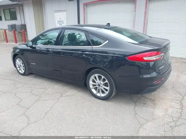 3FA6P0LU8KR115748 — 2019 Ford Fusion, фото 3 с аукциона IAAI 06.10.2026, Левый бок