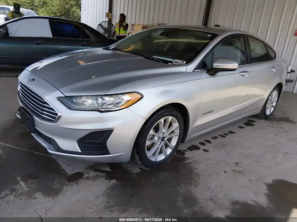 3FA6P0LU9KR115726 — 2019 Ford Fusion, фото 2 с аукциона IAAI 06.10.2026, Естественный износ