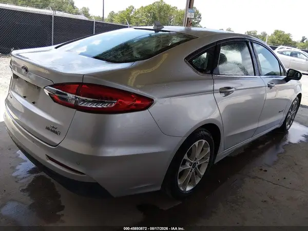 3FA6P0LU9KR115726 — 2019 Ford Fusion, фото 4 с аукциона IAAI 06.10.2026, Естественный износ