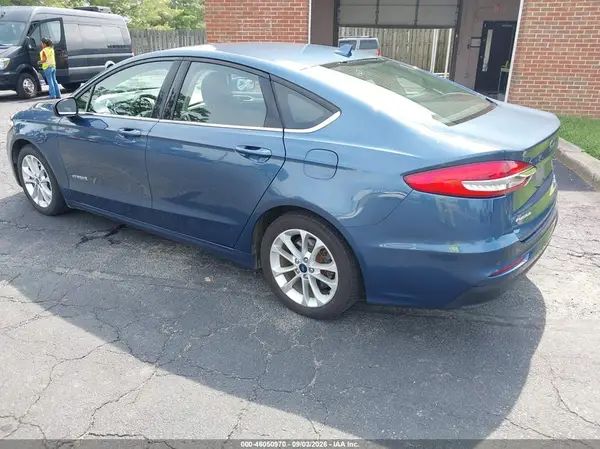 3FA6P0LU5KR149517 — 2019 Ford Fusion, фото 3 с аукциона IAAI 05.10.2026, Естественный износ