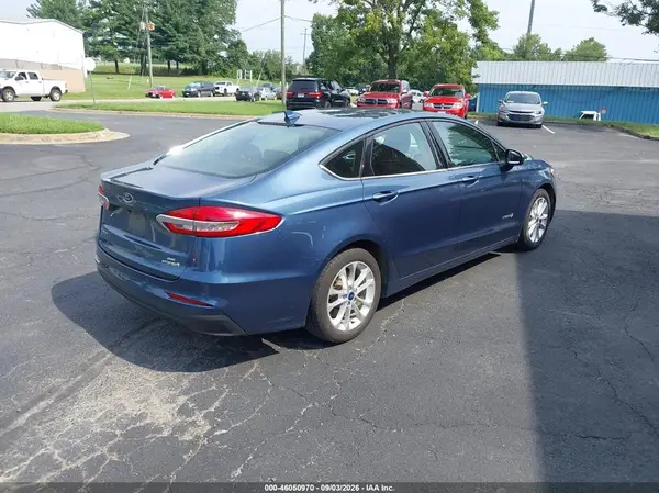 3FA6P0LU5KR149517 — 2019 Ford Fusion, фото 4 с аукциона IAAI 05.10.2026, Естественный износ