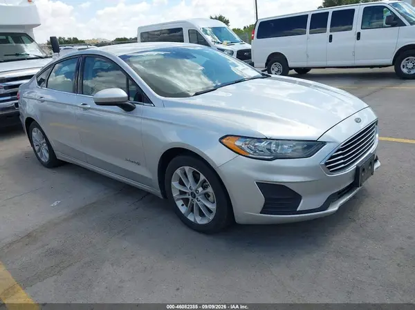 3FA6P0LU3KR100428 — 2019 Ford Fusion, Град (Hail), фото до ремонта