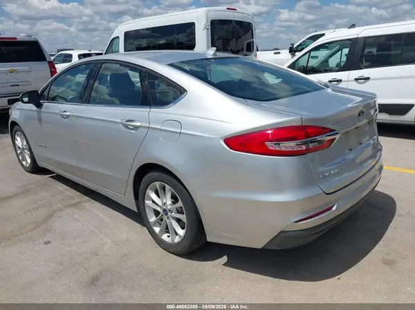 3FA6P0LU3KR100428 — 2019 Ford Fusion, фото 3 с аукциона IAAI 07.10.2026, Град