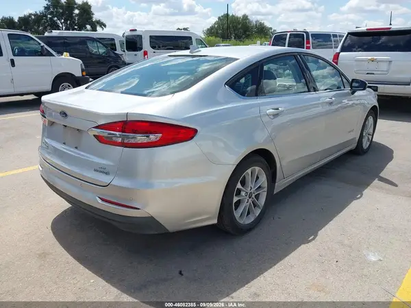 3FA6P0LU3KR100428 — 2019 Ford Fusion, фото 4 с аукциона IAAI 07.10.2026, Град
