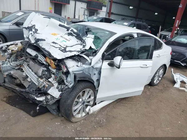 3FA6P0H75KR243240 — 2019 Ford Fusion, фото 2 с аукциона IAAI, Передняя часть