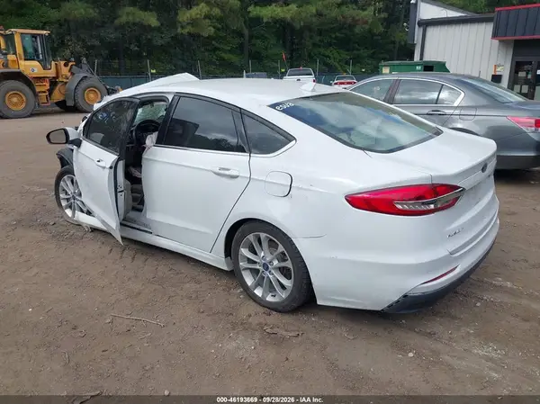 3FA6P0H75KR243240 — 2019 Ford Fusion, фото 3 с аукциона IAAI, Передняя часть