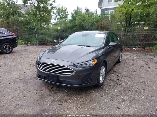 3FA6P0LU9KR258708 — 2019 Ford Fusion, фото 2 с аукциона IAAI 05.10.2026, Естественный износ