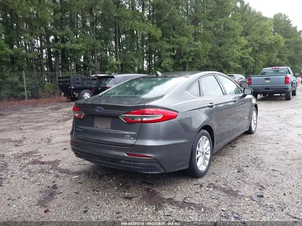 3FA6P0LU9KR258708 — 2019 Ford Fusion, фото 4 с аукциона IAAI 05.10.2026, Естественный износ