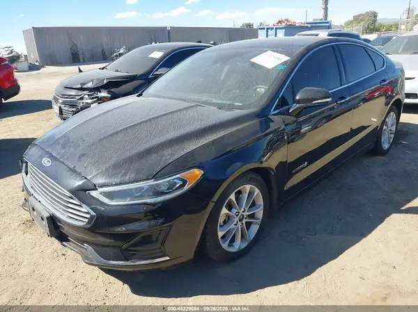 3FA6P0MU2KR148775 — 2019 Ford Fusion, фото 2 с аукциона IAAI, Естественный износ