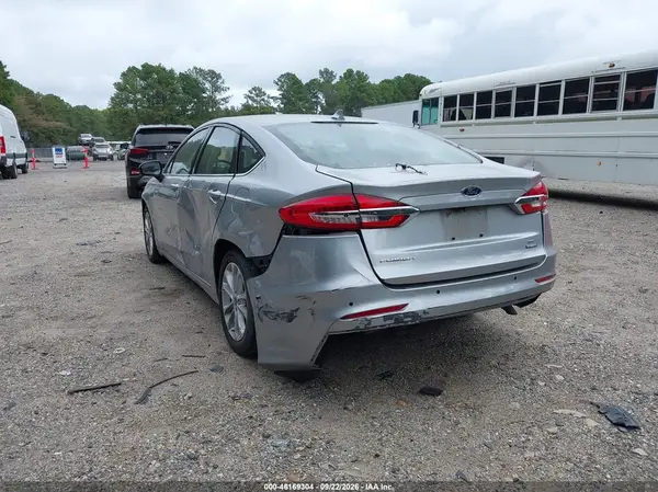 3FA6P0LU4LR139434 — 2020 Ford Fusion, фото 3 с аукциона IAAI 05.10.2026, Естественный износ