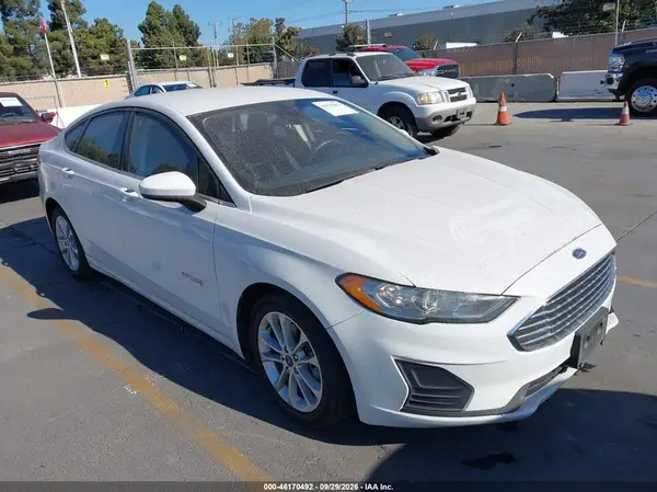 3FA6P0LU8LR171268 — 2020 Ford Fusion, Передняя часть слева (Left Front), фото до ремонта