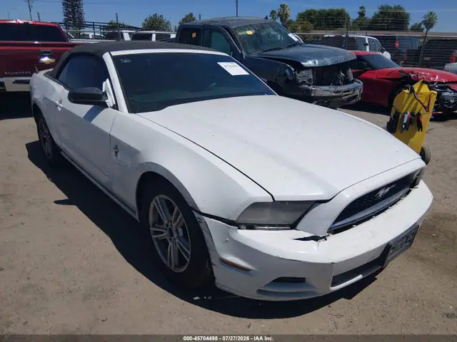 1ZVBP8EM0E5210653 — 2014 Ford Mustang V6, Передняя и задняя части (Front & Rear), фото до ремонта