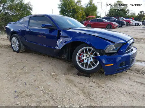 2013 Ford Mustang V6 Premium VIN 1ZVBP8AMXD5263302 фото 2