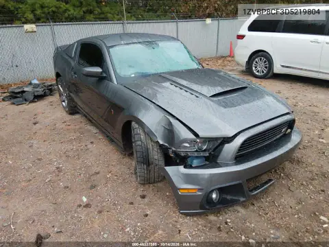 1ZVBP8CF3D5219804 — 2013 Ford Mustang, Передняя часть, фото до ремонта