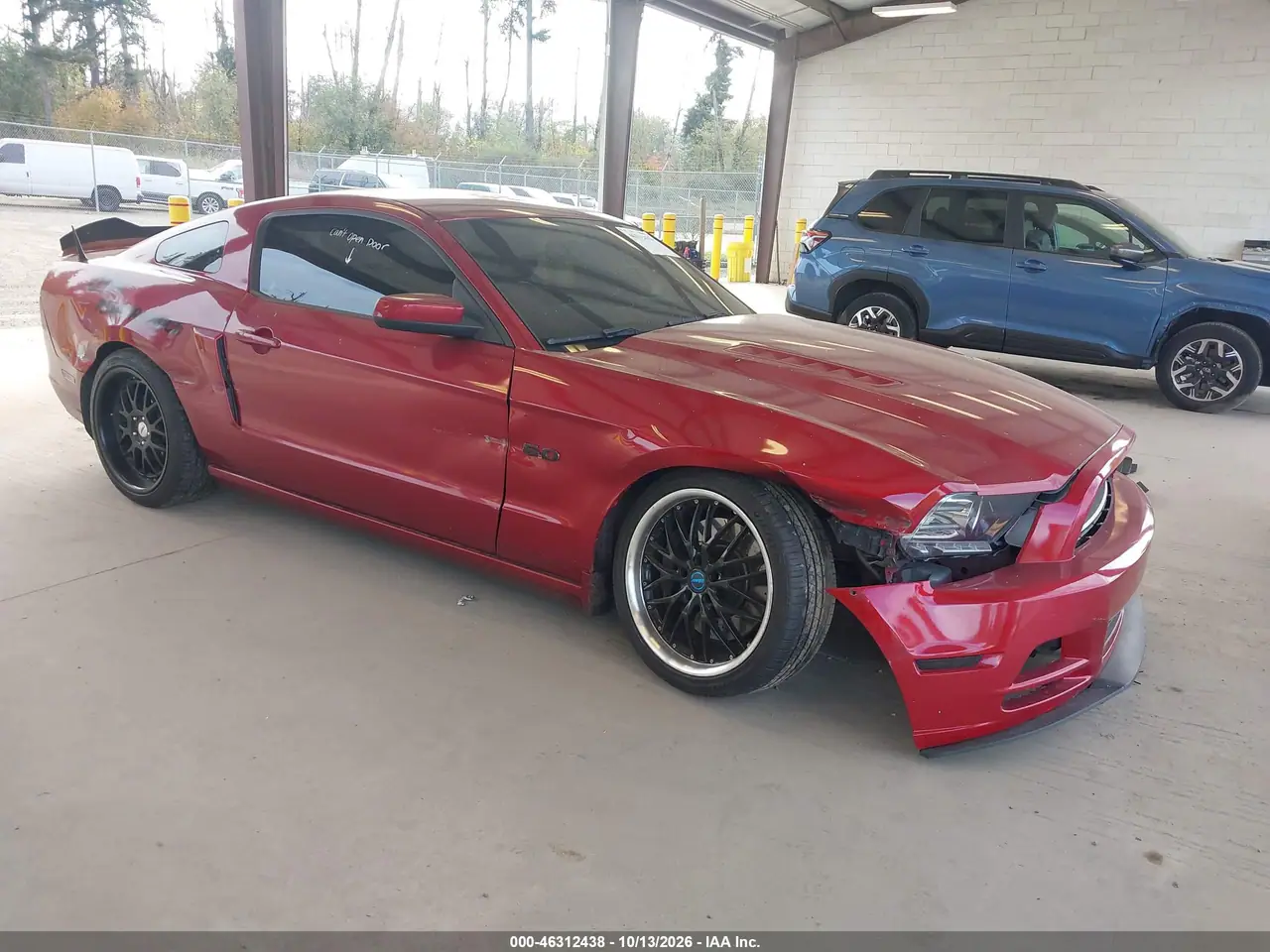 1ZVBP8CF3E5270401 — 2014 Ford Mustang, фото 2 с аукциона IAAI, Передняя часть справа