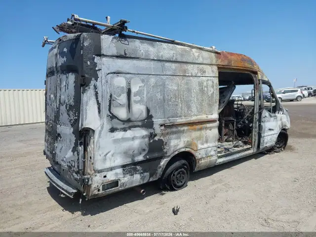 1FTBR3X83PKA25856 — 2023 Ford Transit-250 Cargo Van, фото 4 с аукциона IAAI 30.09.2026, Следы пожара снаружи