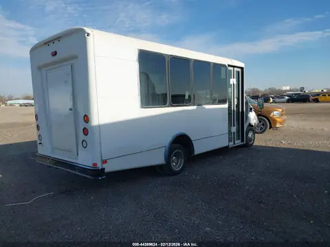 2019 Ford Transit-350 Cutaway VIN 1FDES8PM7KKA63624 фото 4