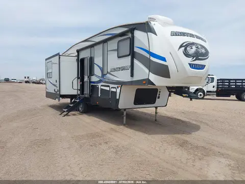 5ZT3CKVB7J2701987 — 2018 Forest River Cherokee 30' 5TH Wheel, Град (Hail), фото до ремонта