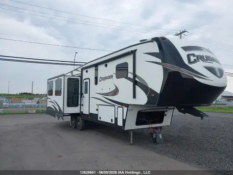 5ZT3CSZB3KG124213 — 2019 Forest River Crusader, Repossession, фото до ремонта
