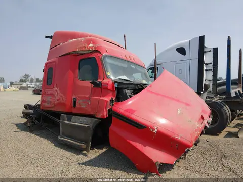 3AKJHHDR6KSKG4581 — 2019 Freightliner New Cascadia 126, Left & Right Side, фото до ремонта