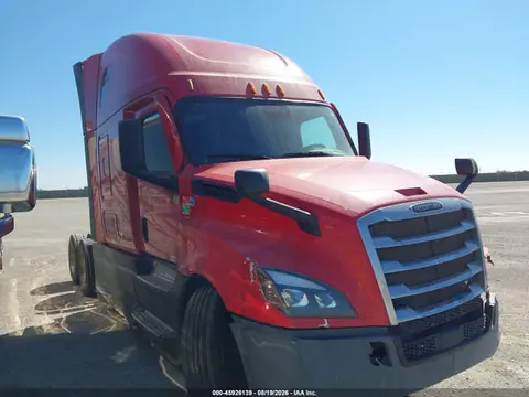 1FUJHHDR9LLLN2171 — 2020 Freightliner New Cascadia 126, Передняя часть слева (Left Front), фото до ремонта