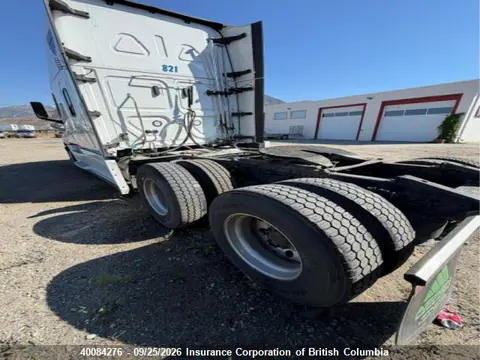 2022 Freightliner New Cascadia 126 VIN 1FUJHHDR9NLMW8540 фото 4