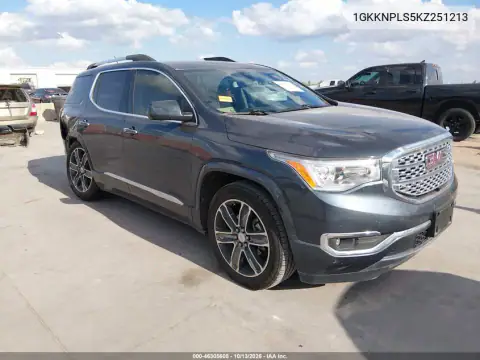 1GKKNPLS5KZ251213 — 2019 GMC Acadia, Справа сзади, фото до ремонта