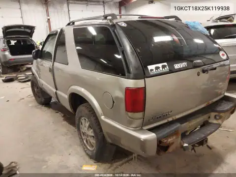 1GKCT18X25K119938 — 2005 GMC Jimmy, фото 3 с аукциона IAAI, Повреждения со всех сторон