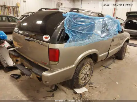 1GKCT18X25K119938 — 2005 GMC Jimmy, фото 4 с аукциона IAAI, Повреждения со всех сторон