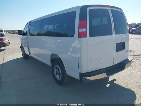 2026 GMC Savana Passenger 3500 Extended Wheelbase VIN 1GJZ7PF79T1309571 фото 3