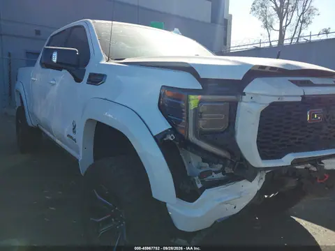 1GTUUEEL6SZ310349 — 2025 GMC Sierra 1500 4WD Short Box AT4, Передняя часть (Front End), фото до ремонта